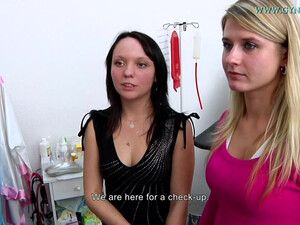 Бородатый доктор осмотрел сразу двух студенток