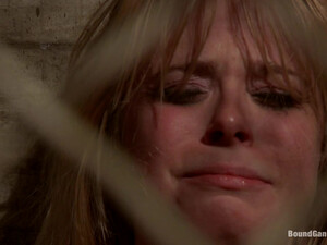 Наркобароны жестко трахают курьершу