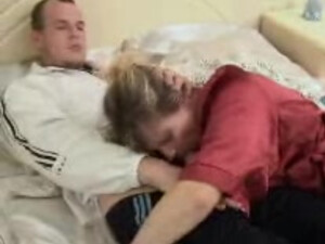 Пьяный развратник заставляет тещу делать минет перед еблей